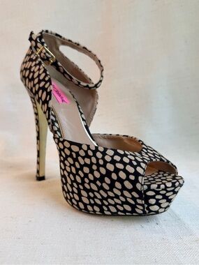 Betsey Johnson Angelick Black Multi Platform Heels Size 8